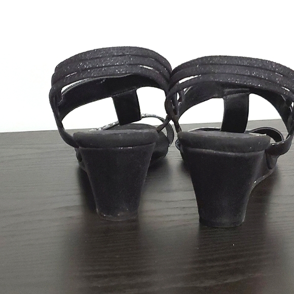 Black sandals - Picture 2 of 4